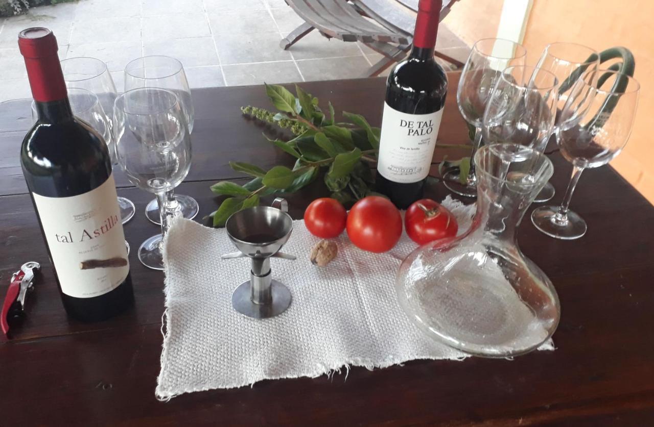 La Del Jamón Inn